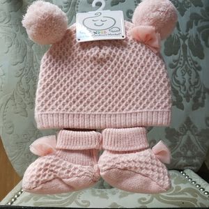 SOLD Baby Newborn hat and booties set